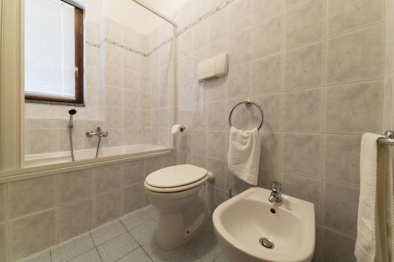 2-Bedroom Lakeview Apartment At The Lake Acquaseria 外观 照片